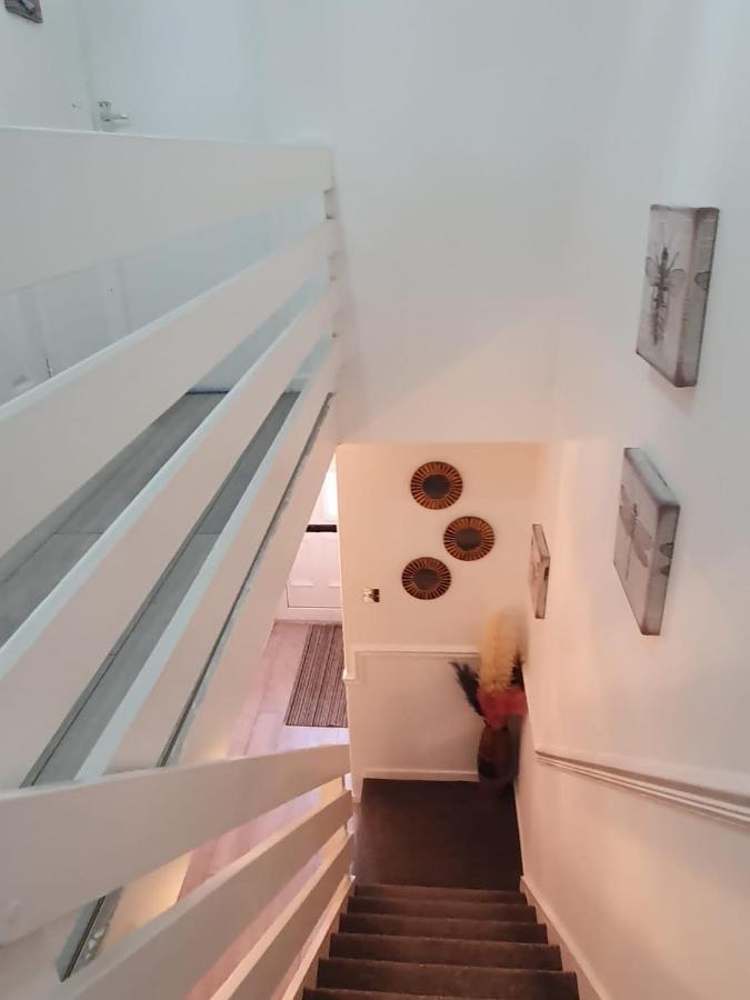 Bv Luxury Spacious 3 Bedroom House At Isaac Close Manchester Exterior foto