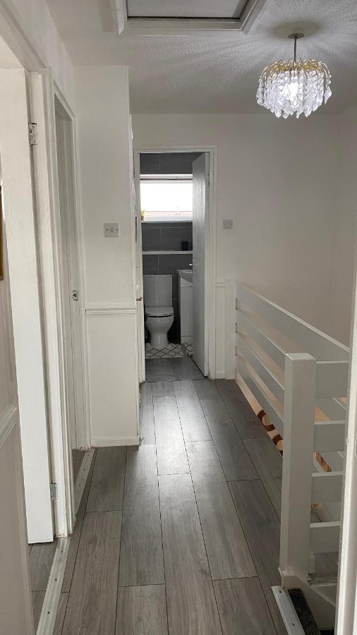 Bv Luxury Spacious 3 Bedroom House At Isaac Close Manchester Exterior foto