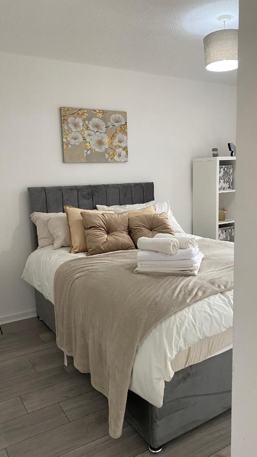 Bv Luxury Spacious 3 Bedroom House At Isaac Close Manchester Exterior foto
