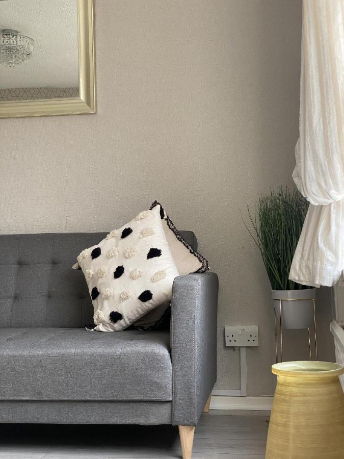 Bv Luxury Spacious 3 Bedroom House At Isaac Close Manchester Exterior foto