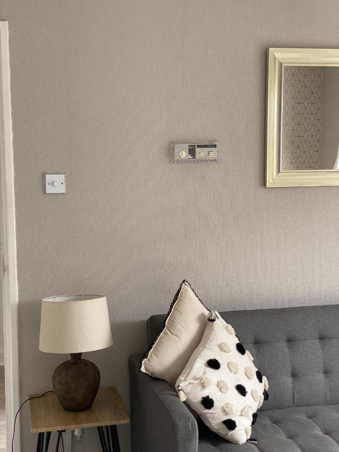 Bv Luxury Spacious 3 Bedroom House At Isaac Close Manchester Exterior foto