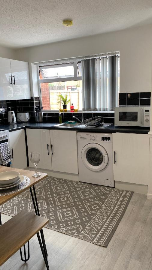 Bv Luxury Spacious 3 Bedroom House At Isaac Close Manchester Exterior foto