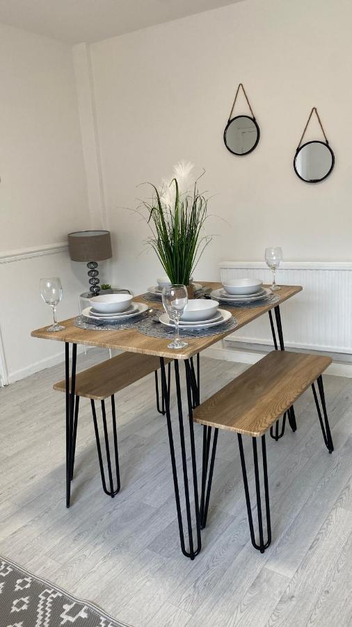 Bv Luxury Spacious 3 Bedroom House At Isaac Close Manchester Exterior foto